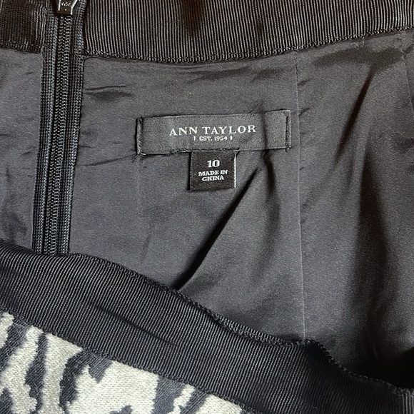 Ann Taylor pencil skirt Black white animal print Straight Mini Work Business 10 - Picture 4 of 8